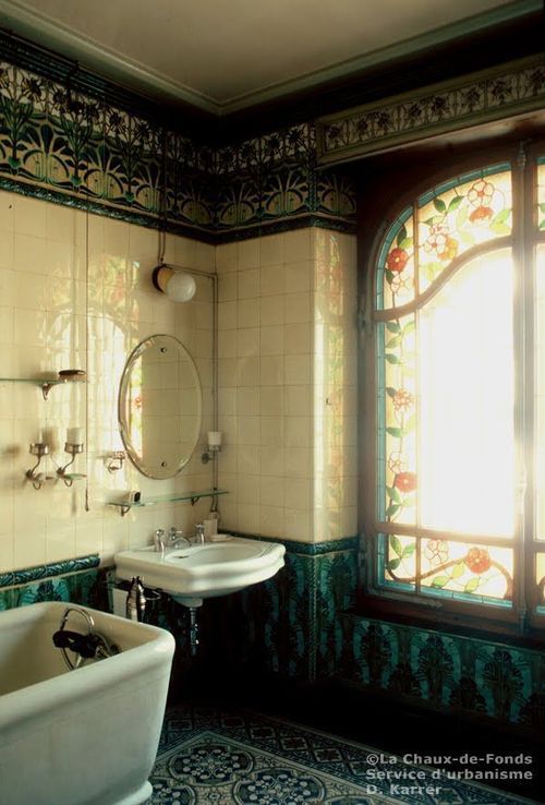 love this GORGEOUS original Victorian bathroom!