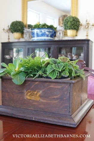 Ideas for upcycling vintage yardsale junk… I repurposed an antique box into a pretty table decoration.