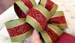 Step-by-step bow tutorial… How to make a beautiful, glamorous Christmas bow. Special wrapping ideas. Holiday ribbon crafts.