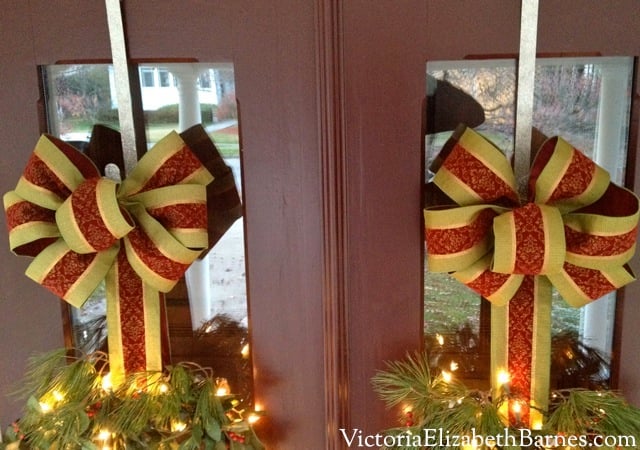 Wreaths on front doors. How to make a beautiful, elegant Christmas bow. Special wrapping ideas. Holiday ribbon crafts. How to make a large bow to decorate your front door, wreath, banister, garland, mantle, front porch. Cheap Christmas decorations.
