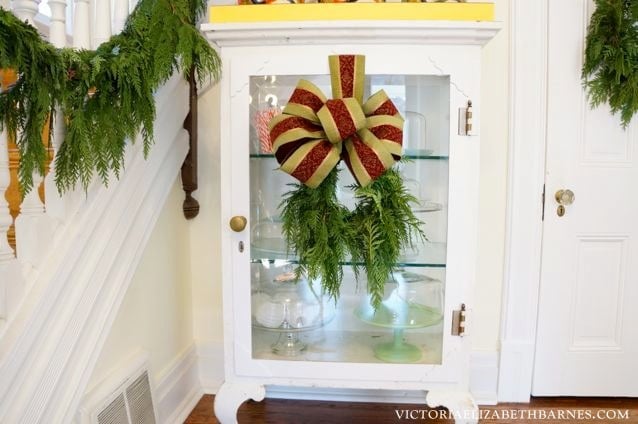 Decorating our Victorian home for Christmas... AND a step-by-step tutorial how to make that beautiful bow!