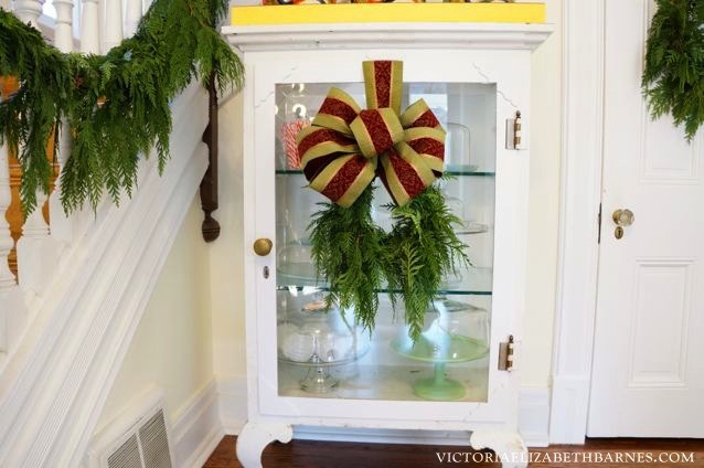 Decorating our Victorian home for Christmas... AND a step-by-step tutorial how to make that beautiful bow!